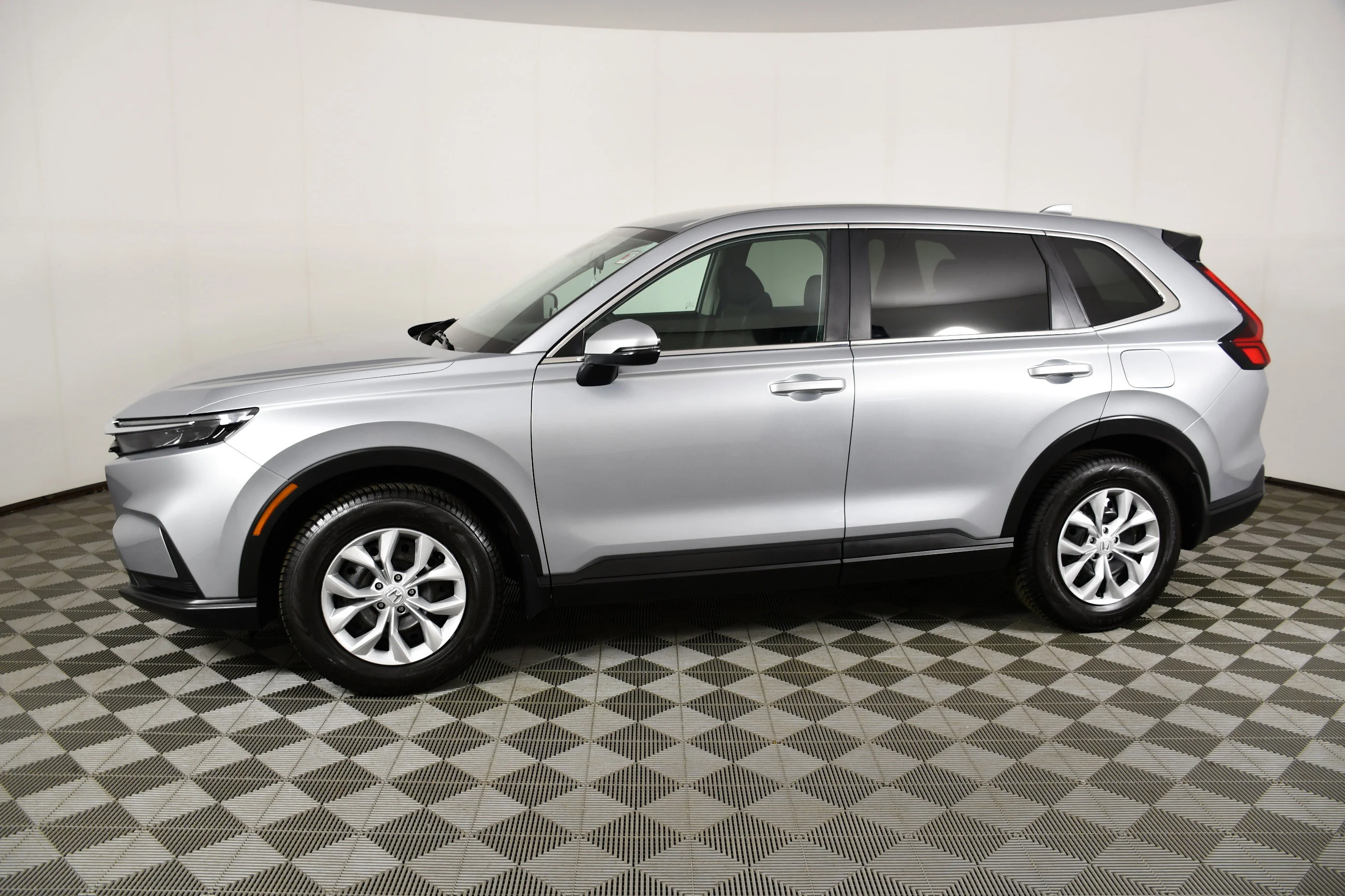 Used 2025 Solar Silver Metallic Honda LX image 9