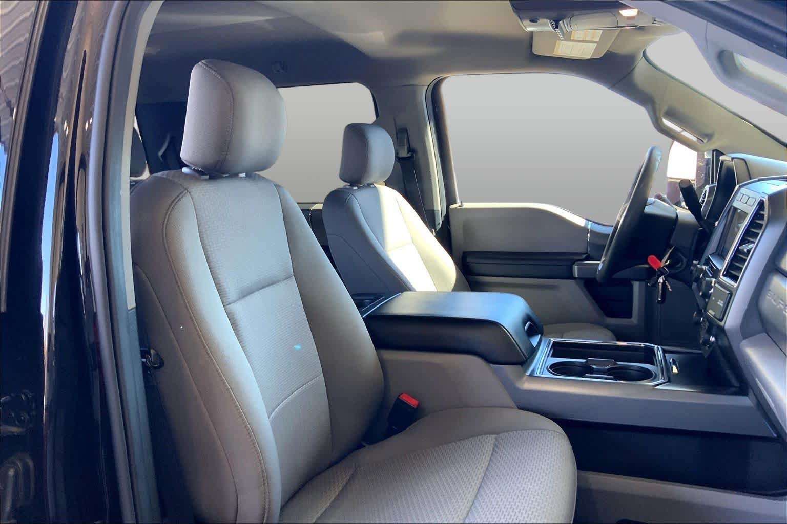 Used 2020 Agate Black Metallic Ford XLT image 9