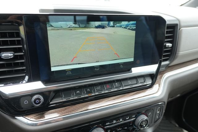 Used 2025 White Chevrolet LT image 23