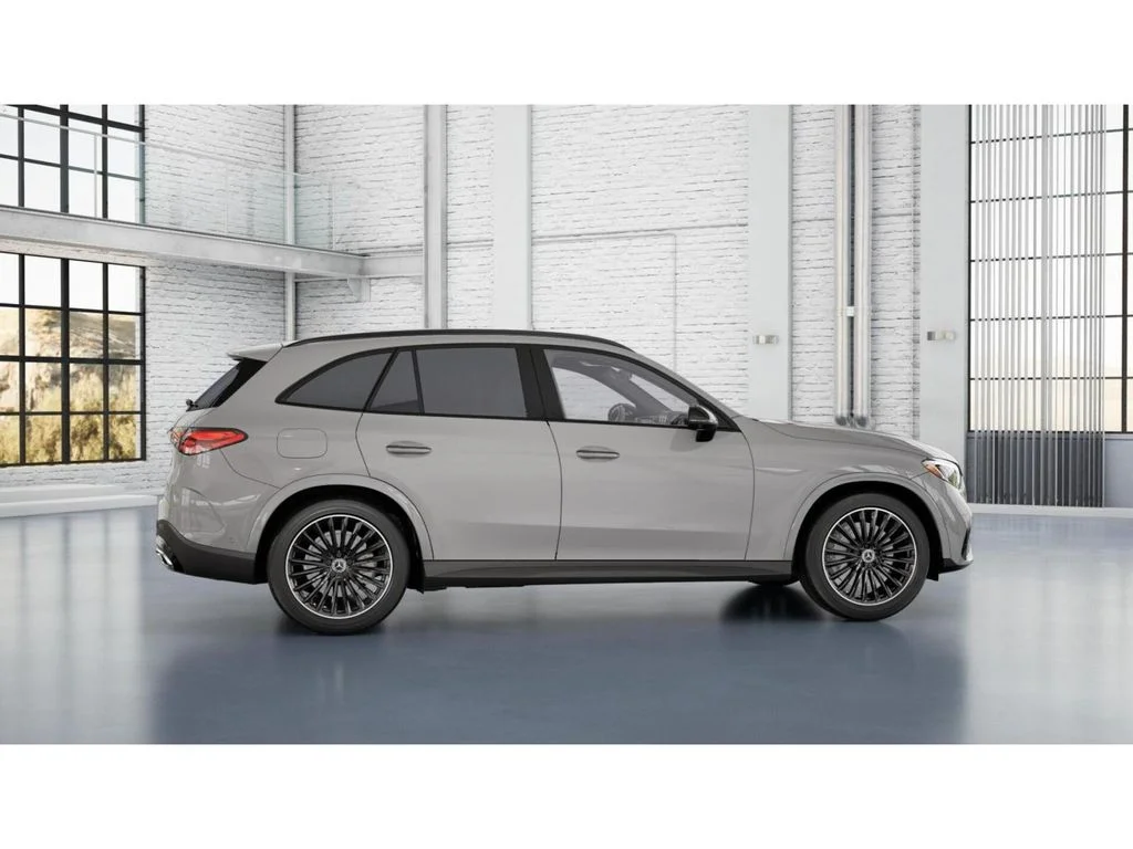 New 2027 White Mercedes-Benz GLC 300 image 17