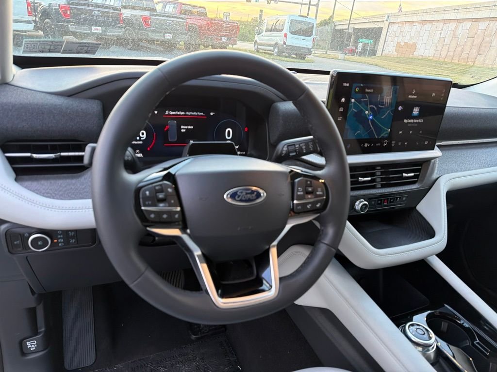 New 2026 Star White Metallic Tri-Coat Ford Platinum™ image 32