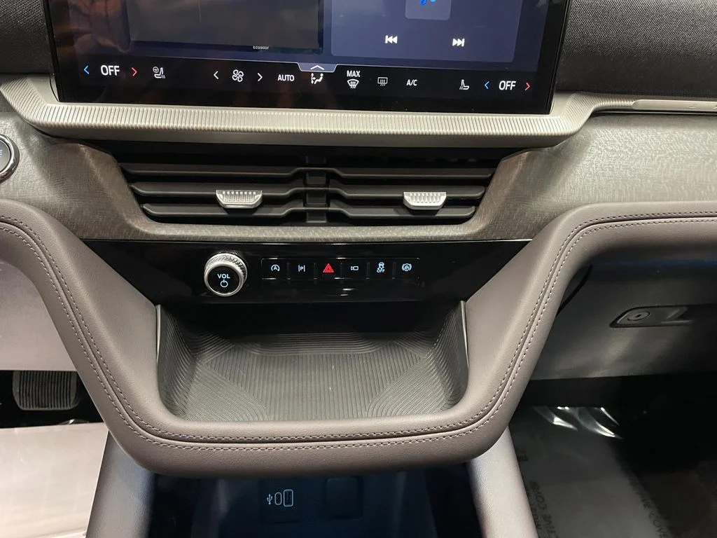 2026 Ford Explorer Platinum - Photo 13