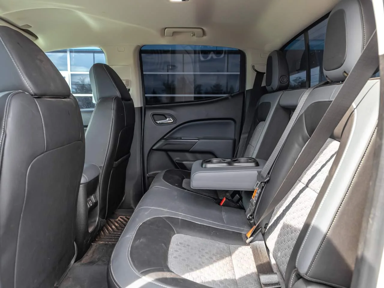 Certified Used 2019 SUMMIT WHITE Chevrolet 4WD Z71 image 18