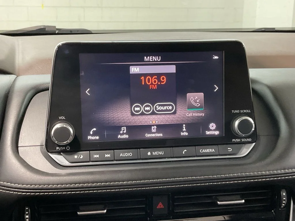 Used 2021 Scarlet Nissan SV image 14