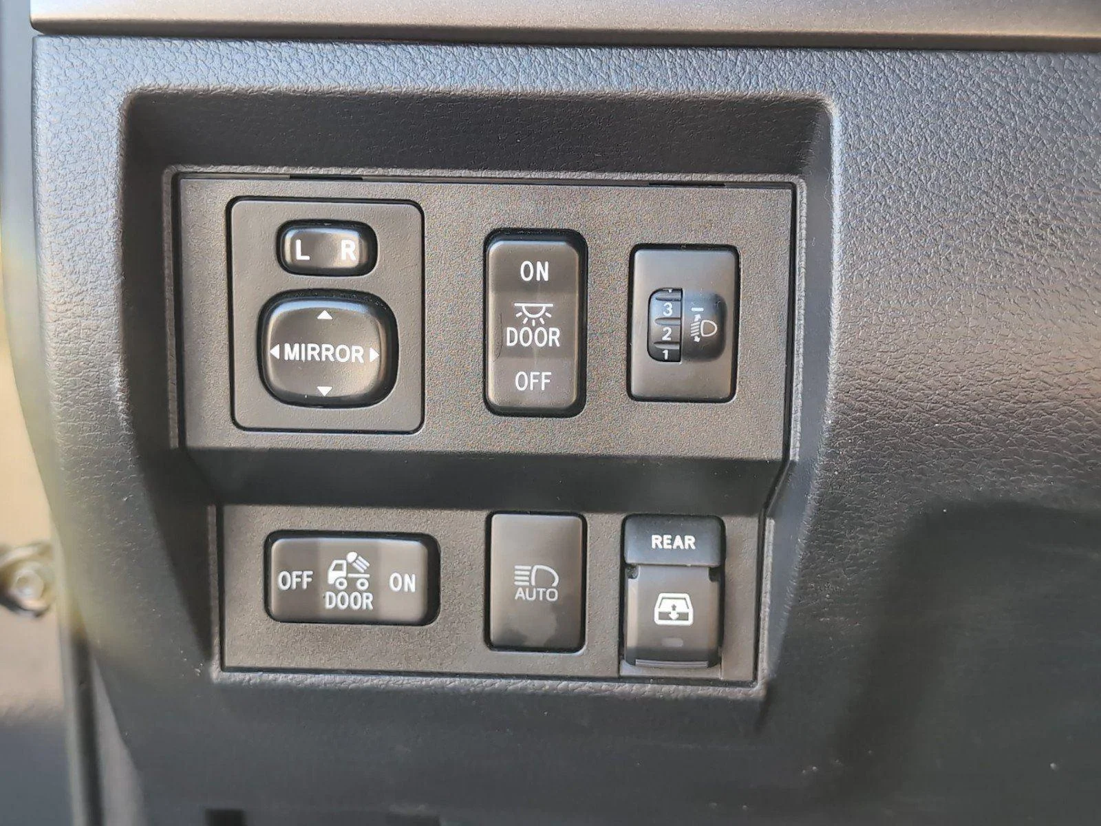 Used 2019 Midnight Black Metallic Toyota SR5 image 30