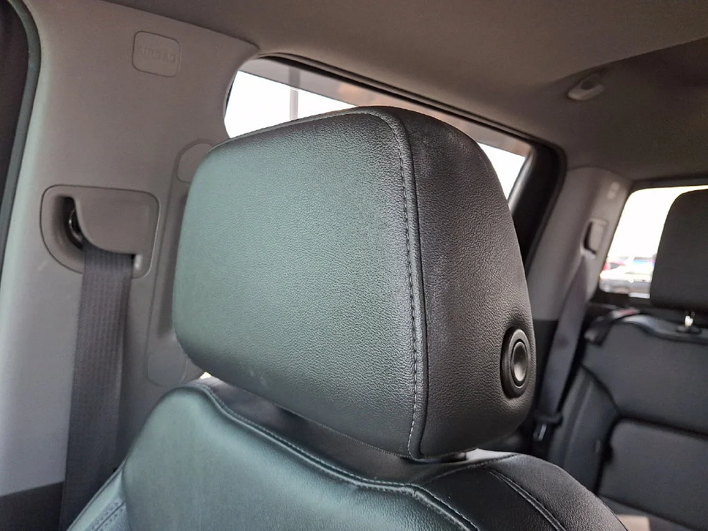 Used 2020 BLACK Chevrolet RST image 18