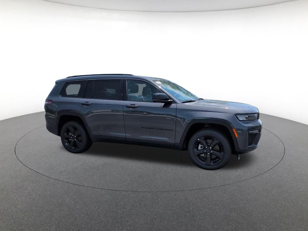 New 2026 Baltic Gray Metallic Clear-Coat Exterior Paint Jeep Limited image 3