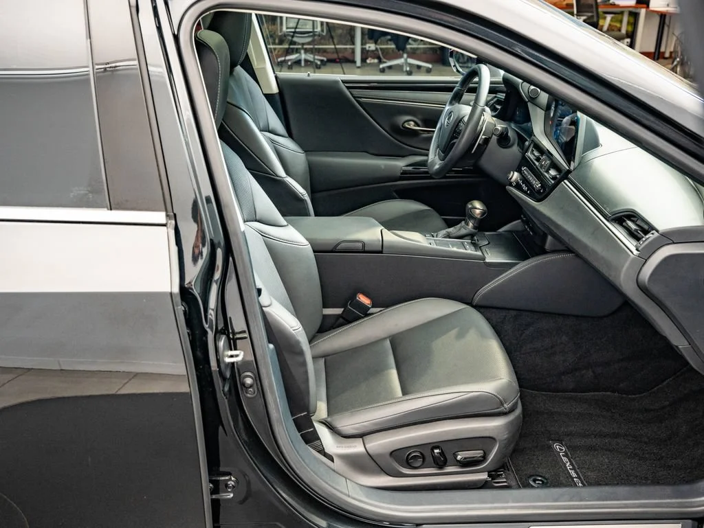 Used 2022 Graphite Black Lexus 300h image 22