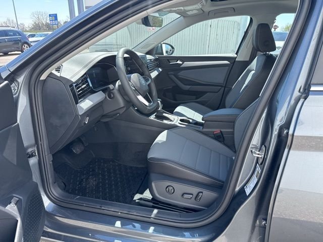 New 2026 Platinum Gray Volkswagen 1.5T SE image 11