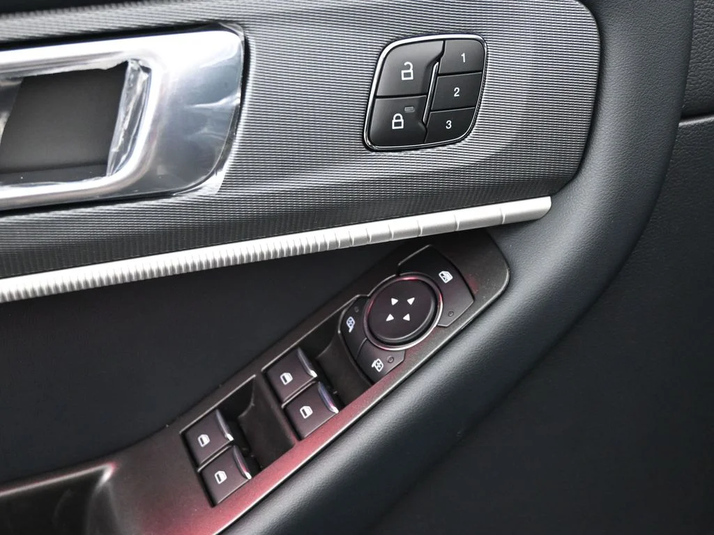 New 2026 Carbonized Gray Metallic Ford ST-Line image 9