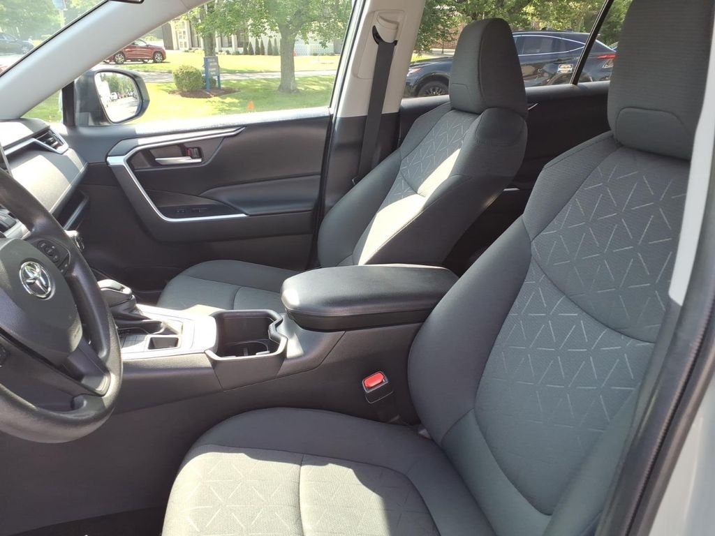 2023 Toyota RAV4 XLE - Photo 10