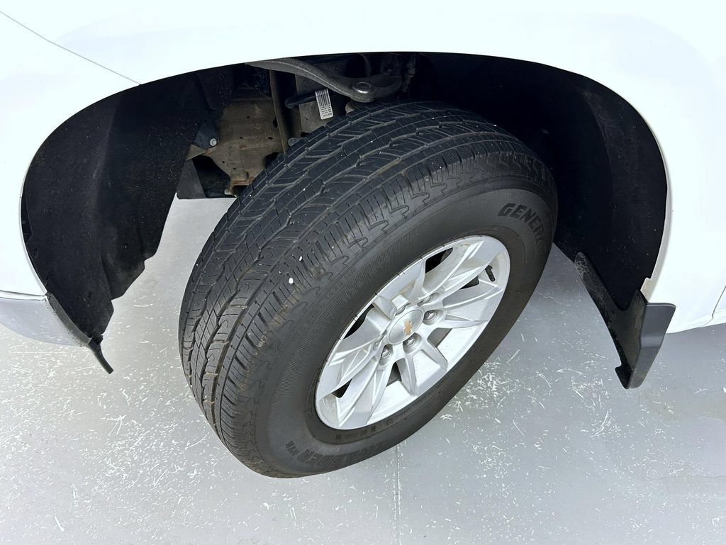 Used 2023 SUMMIT WHITE Chevrolet LT image 23
