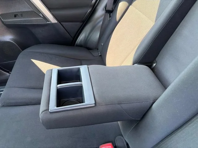Used 2014 Red Toyota LE image 37