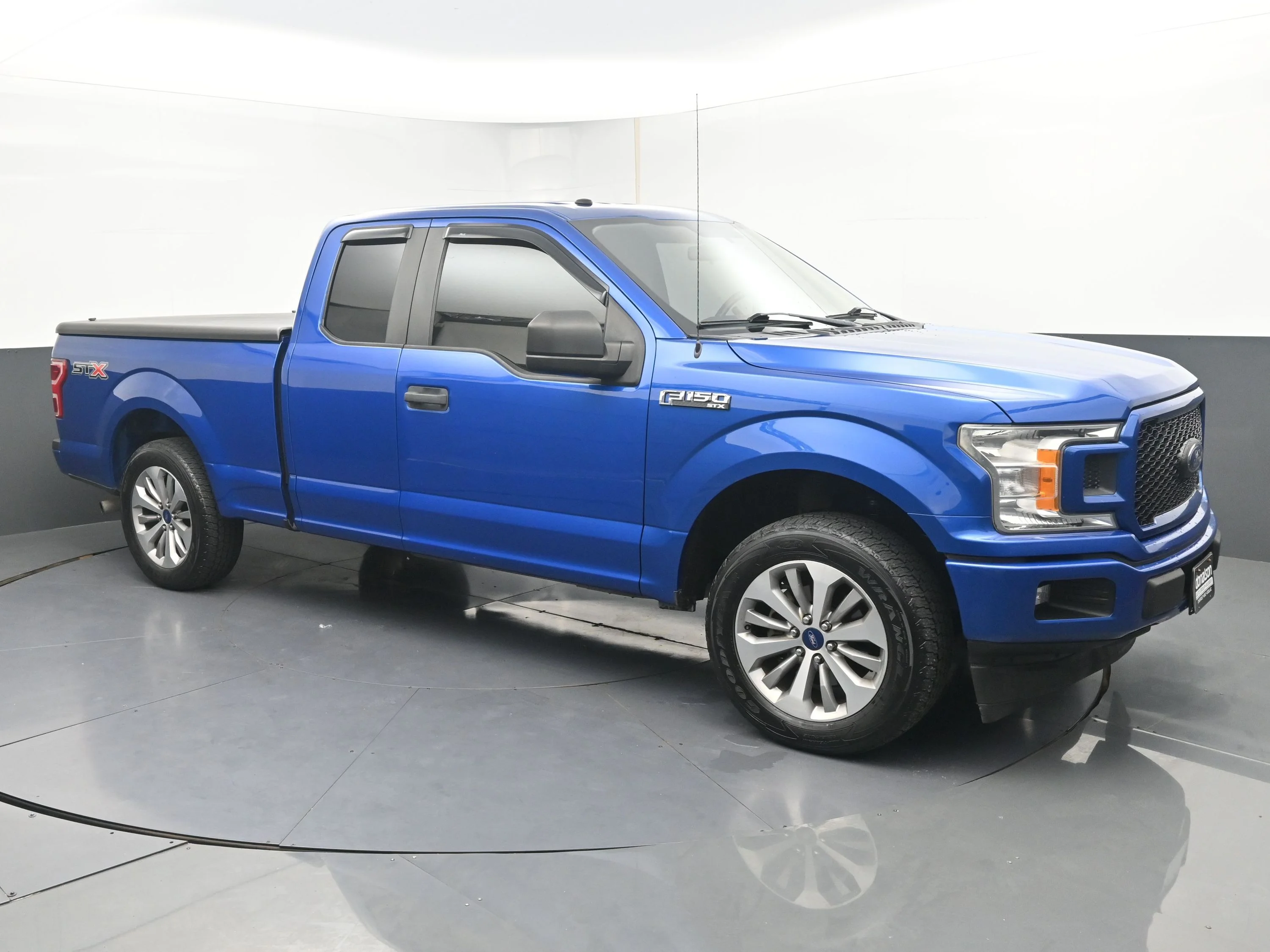 Used 2018 Blue Ford XL image 1