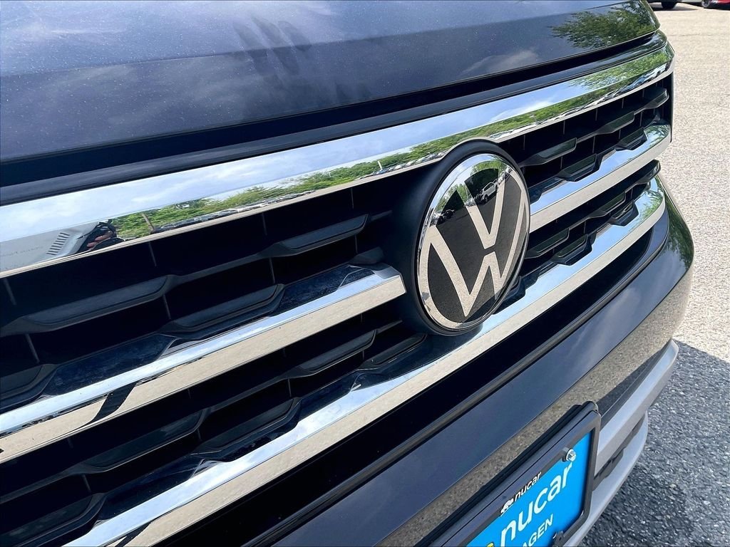 Used 2023 Black Volkswagen 3.6L V6 SE w/Technology image 30