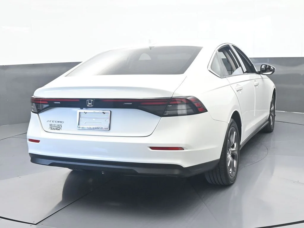 Used 2023 Platinum White Pearl Honda EX image 5