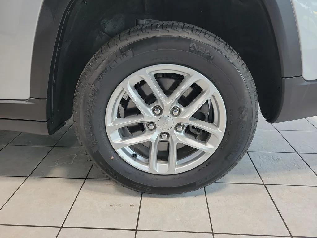 Used 2024 Silver Jeep Laredo image 47