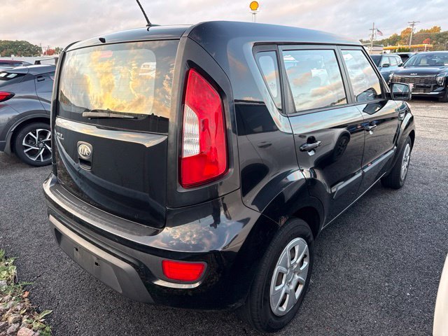 Used 2013 Black Kia Base image 3
