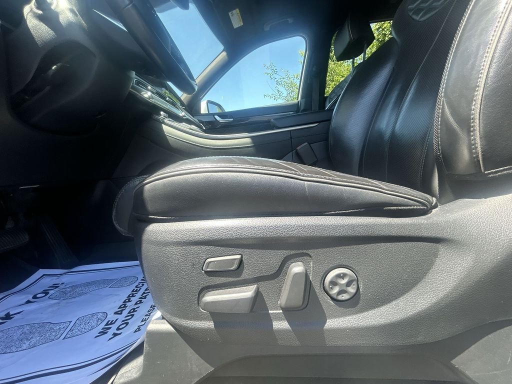 Used 2022 White Hyundai Calligraphy image 18