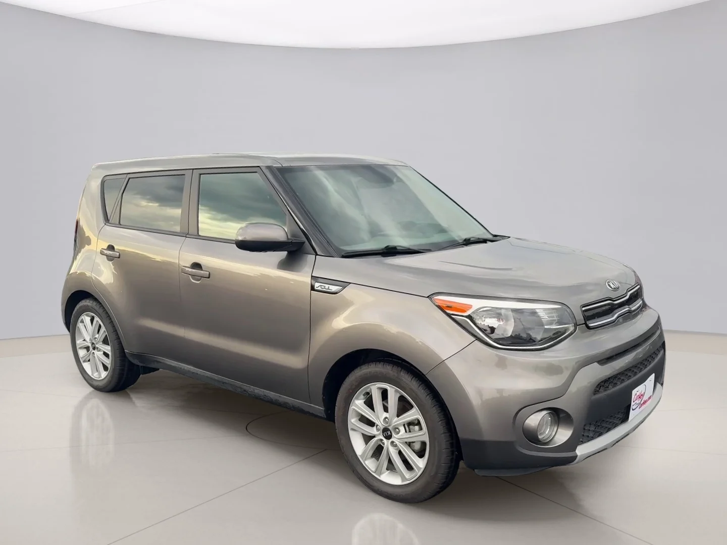 Used 2019 Gray Kia + image 7