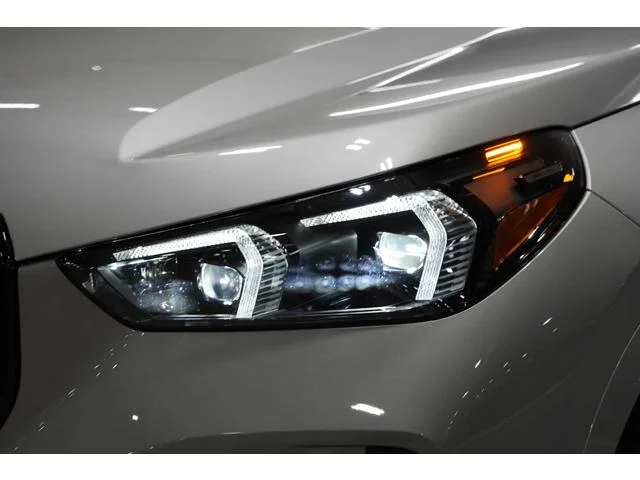 New 2026 Space Silver Metallic BMW xDrive28i image 5
