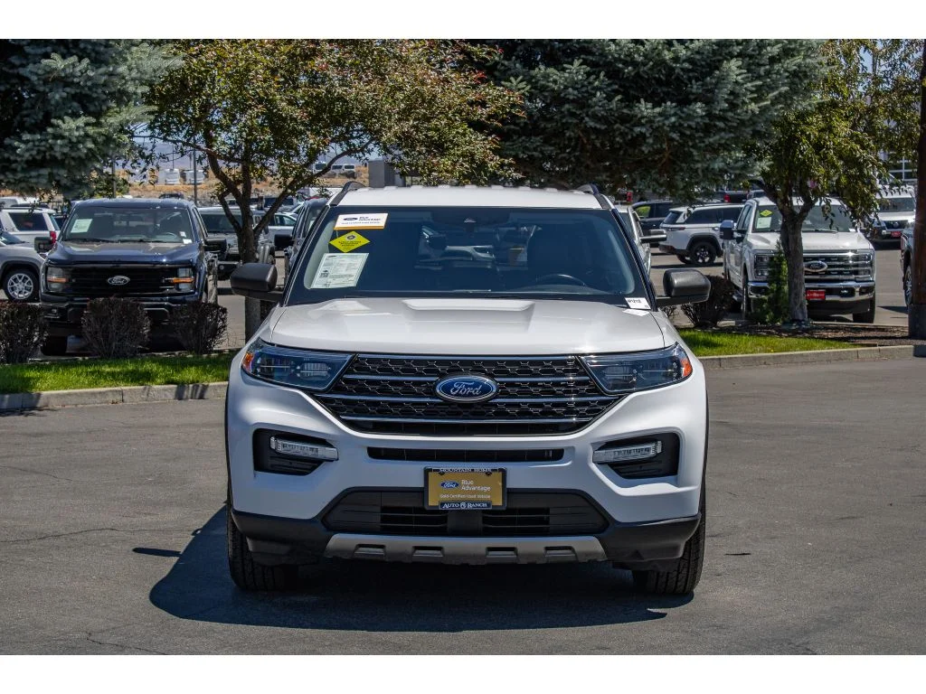 Used 2023 Oxford White Ford XLT image 3