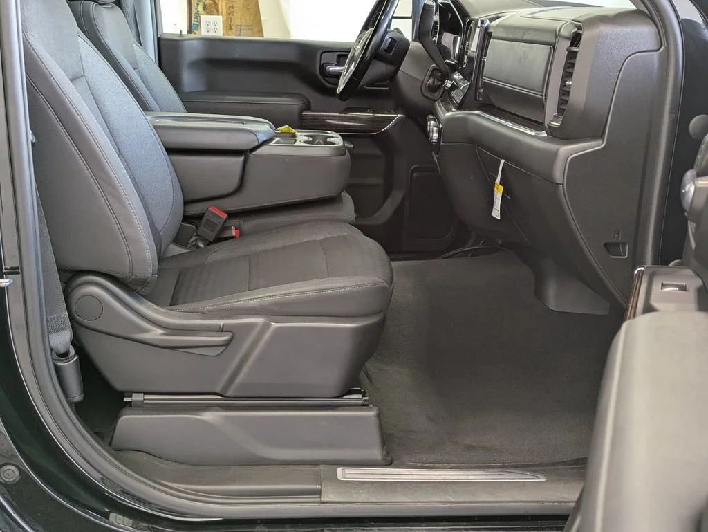 Used 2024 Onyx Black GMC SLE image 23