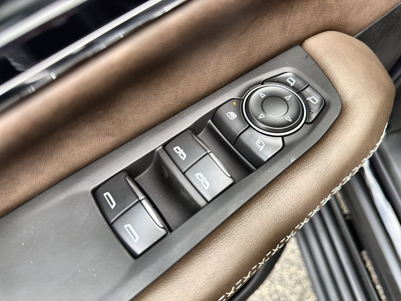 2026 GMC Yukon Denali Ultimate - Photo 19