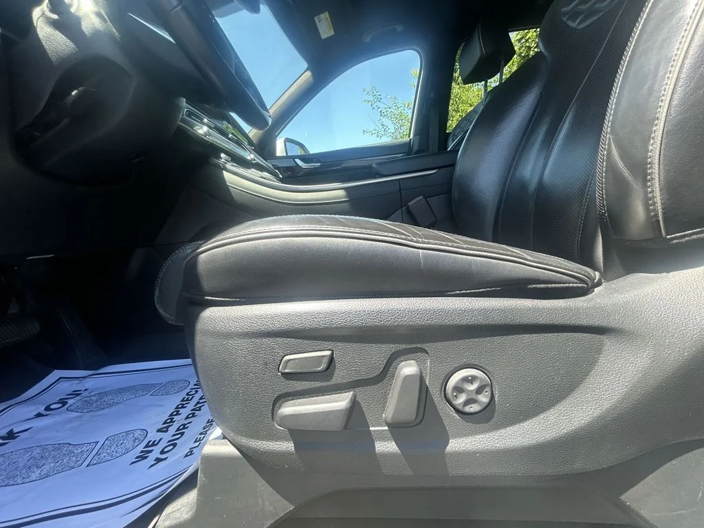 Used 2022 White Hyundai Calligraphy image 18