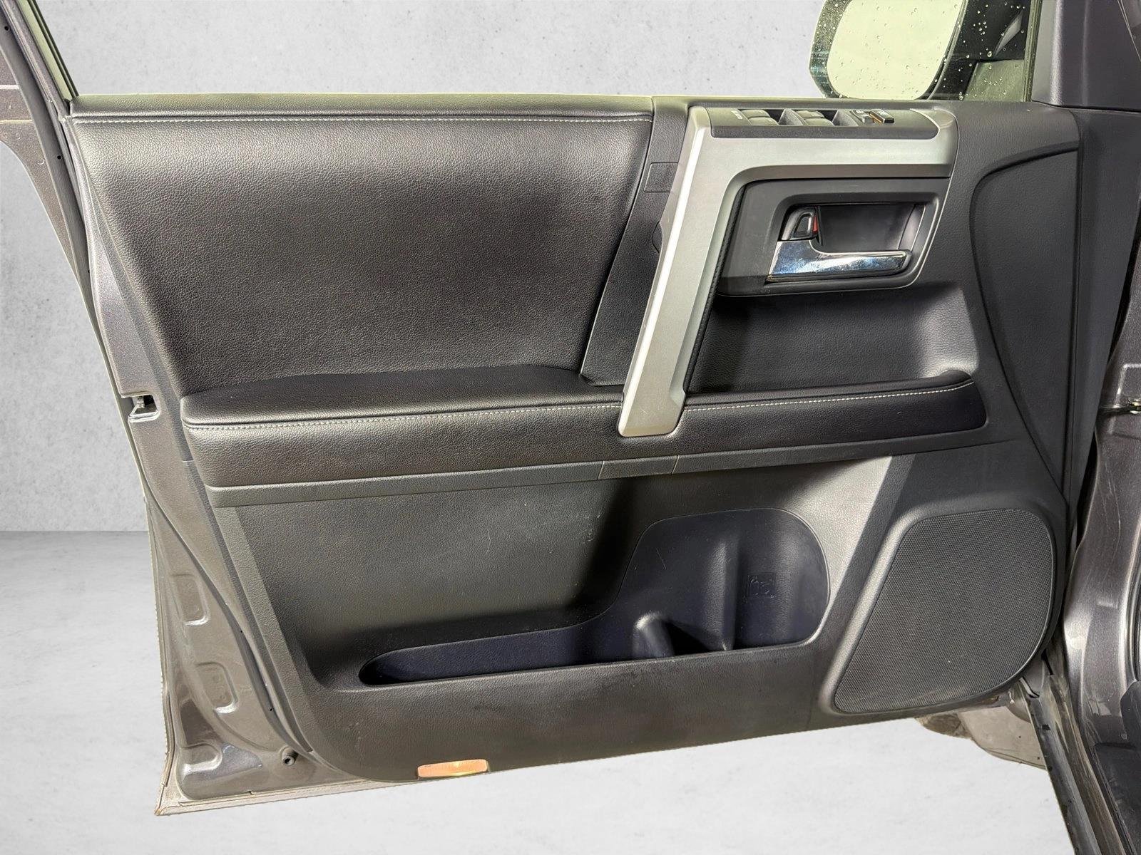 Used 2016 Magnetic Gray Metallic Toyota SR5 image 11