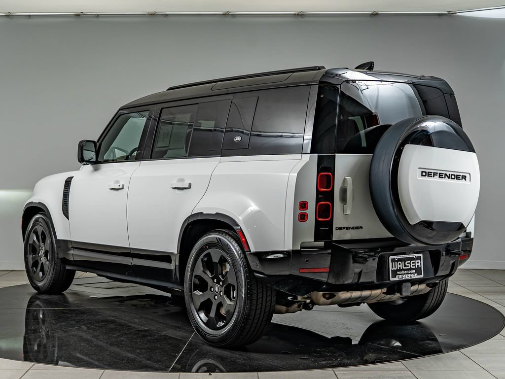 Used 2024 White Land Rover X-Dynamic SE image 7