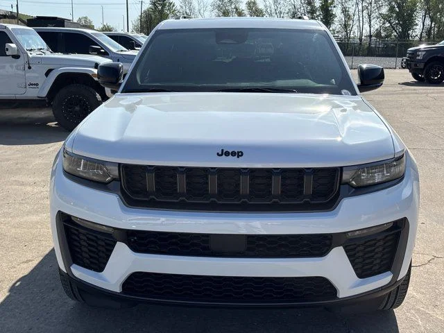 New 2026 Bright White Clear-Coat Exterior Paint Jeep Limited image 10