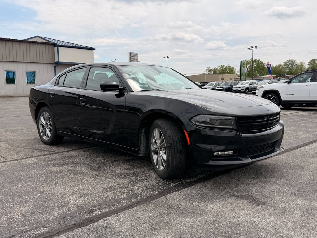Used 2023 Pitch Black Clearcoat Dodge SXT image 2