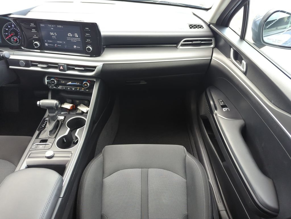 Used 2022 Silver Kia LXS image 16