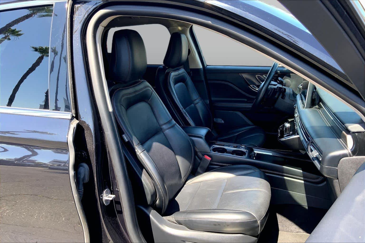 Used 2024 Infinite Black Metallic Clearcoat Lincoln Reserve image 8