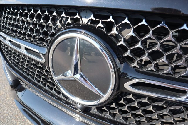 Certified Used 2025 Obsidian Black Metallic Mercedes-Benz GLE 450 image 8