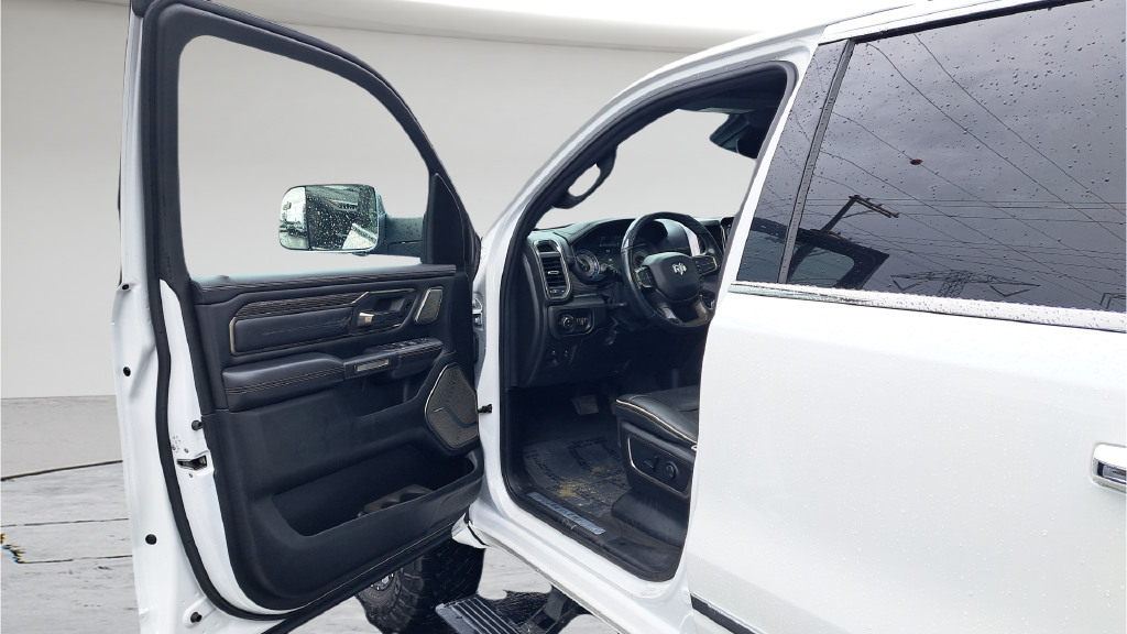 Used 2020 Off-white Ram Limited image 21