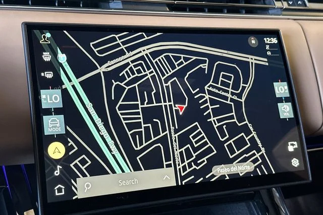 New 2026 Charente Grey Land Rover Dynamic SE image 18