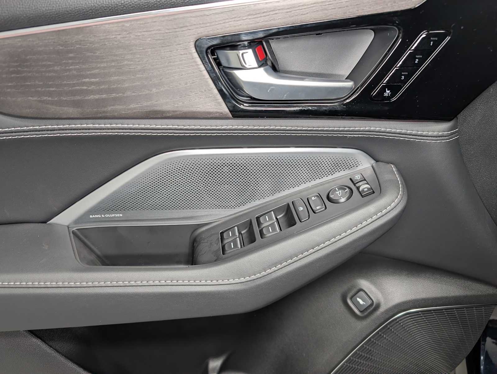 New 2026 Liquid Carbon Metallic Acura w/Advance Package image 42