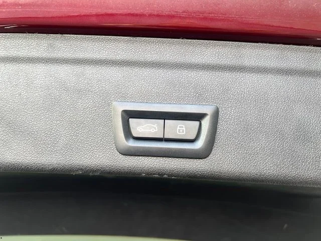 Used 2024 Red BMW xDrive40i image 48
