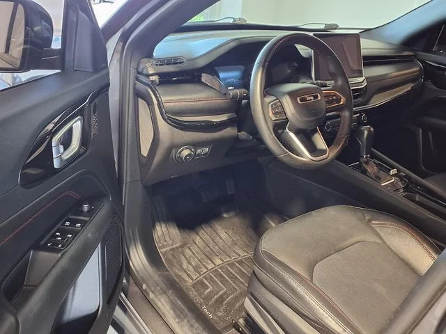 Used 2023 Crystal Metallic Jeep Trailhawk image 7