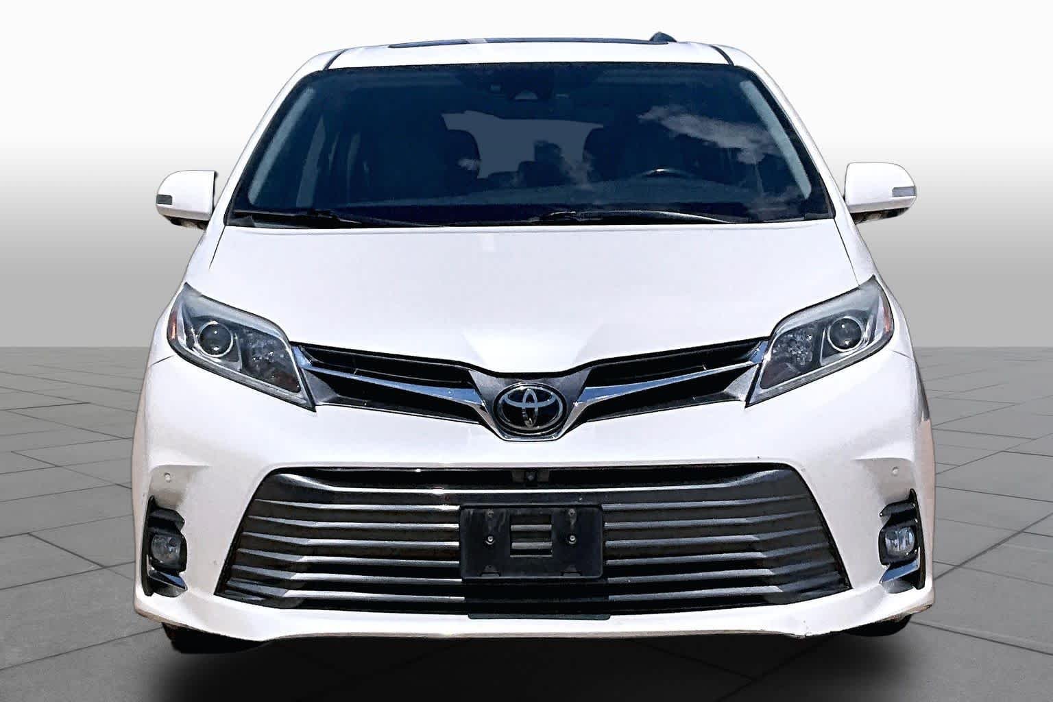 Used 2018 Blizzard Pearl Toyota Limited image 4