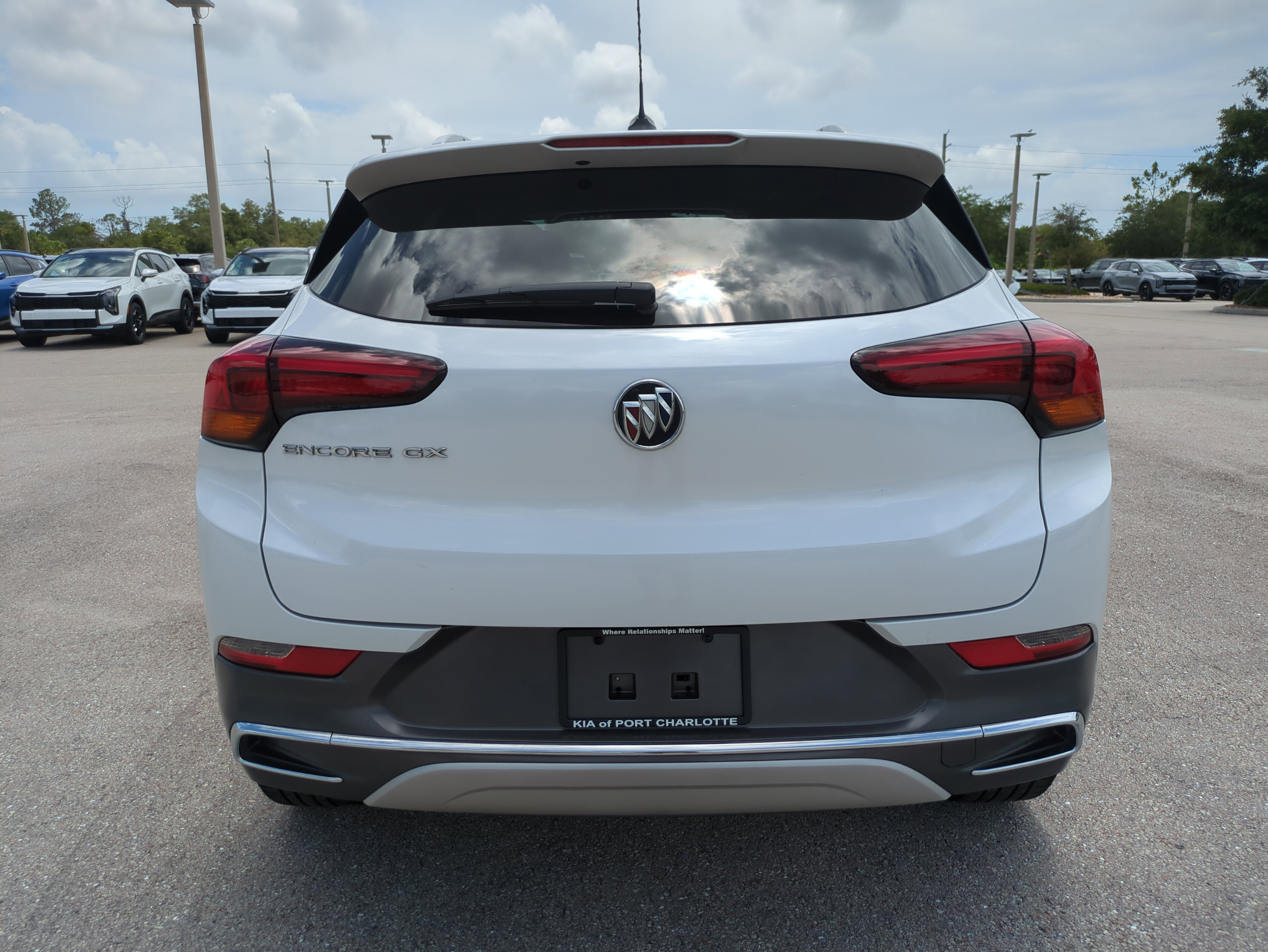 Used 2023 White Frost Tricoat Buick Essence image 5