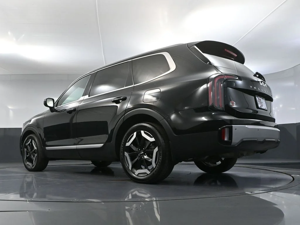 Used 2023 Black Kia EX X-Line image 55