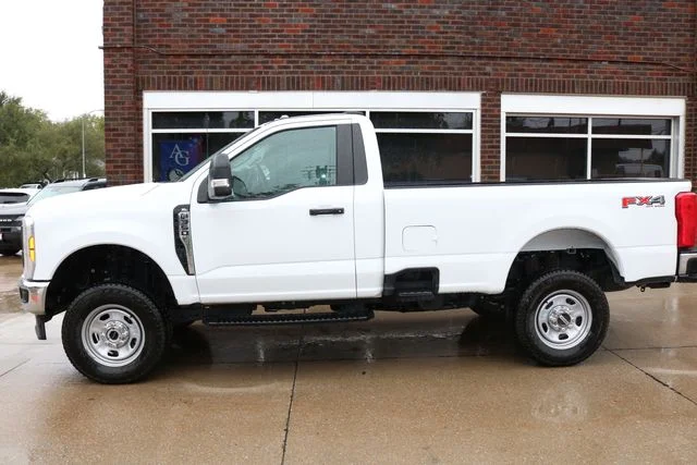 Used 2023 White Ford XL image 1