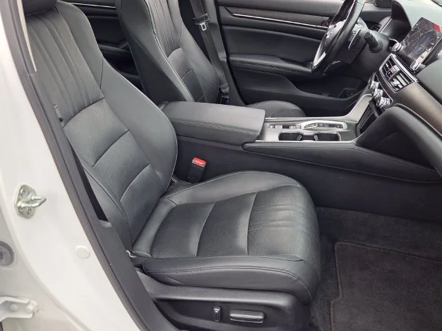 Used 2021 White Honda EX-L image 17