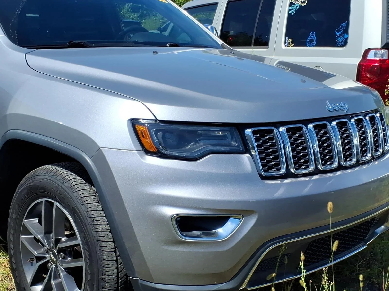 Used 2018 Billet Silver Metallic Clearcoat Jeep Limited image 6