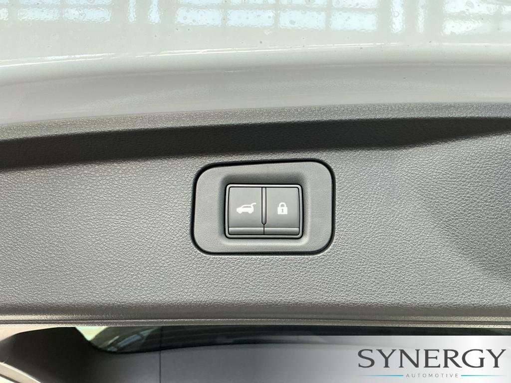 New 2027 RADIANT WHITE INFINITI Luxe 4WD image 30