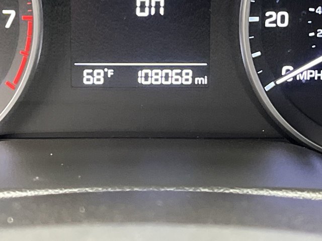 Used 2017 Shale Gray Metallic Hyundai SE image 11