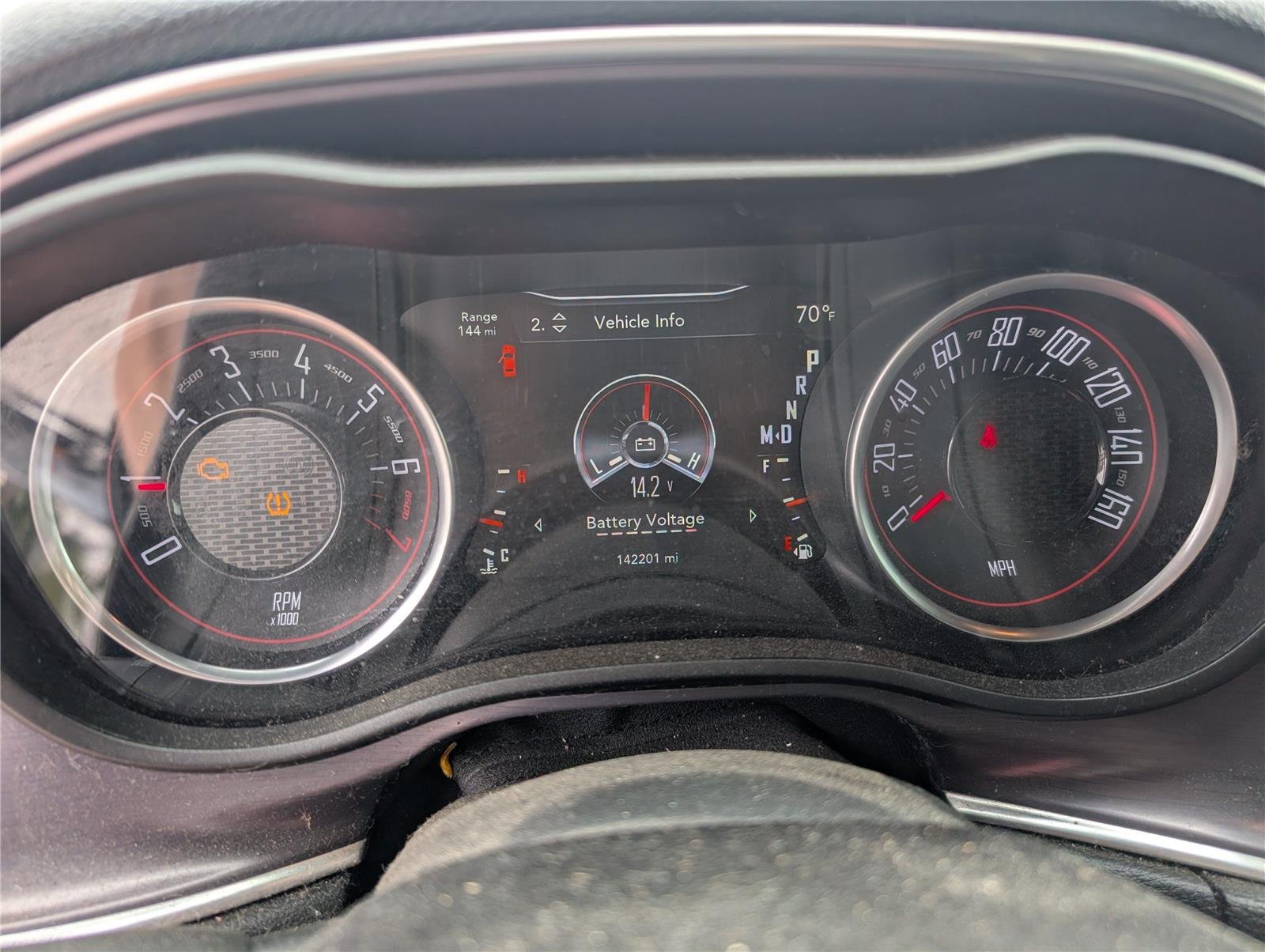Used 2016 Pitch Black Clearcoat Dodge SXT image 16